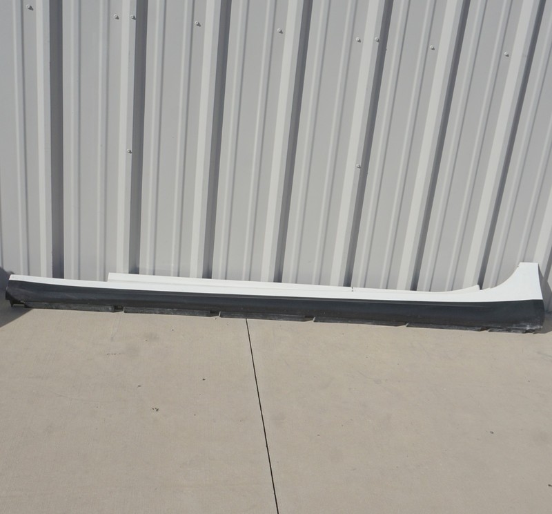 2014 - 2019 Maserati Ghibli Left Side Rocker Skirt Molding Trim Panel White OEM