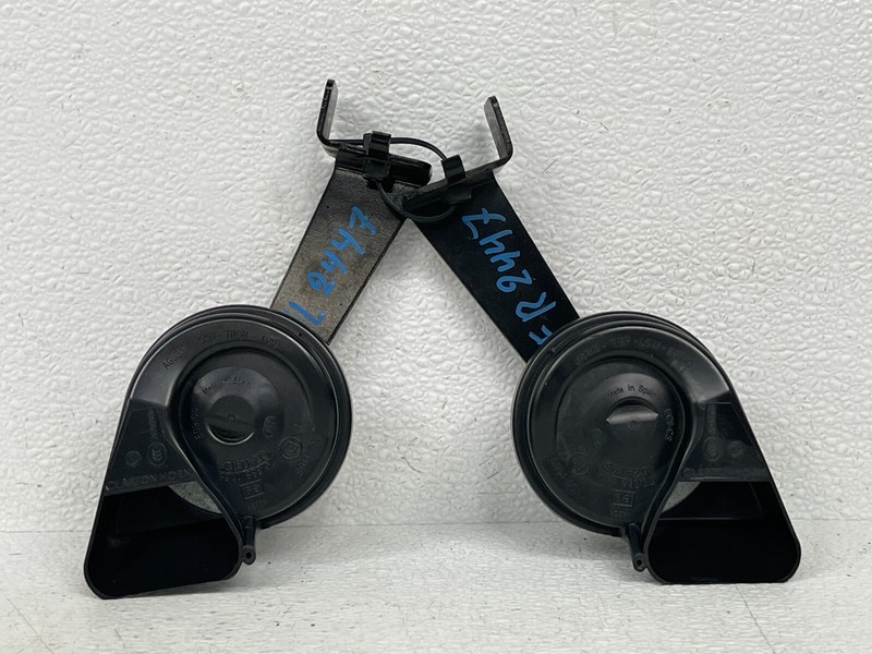 ⭐2012-2020 AUDI A7 FRONT HIGH & LOW SIGNAL PITCH TONE NOTE W BRACKET OEM LOT2447
