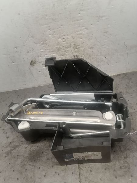 Jack And Tools Set Fits 2010 Mercedes E350