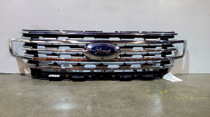 Grille Upper 24 Hole Design Limited Fits 18-21 EXPEDITION 587280