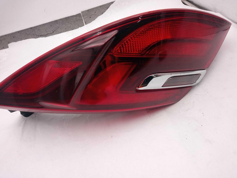 2016 Buick Regal Right Tail Light Assembly Tan OEM 710772 93K Miles