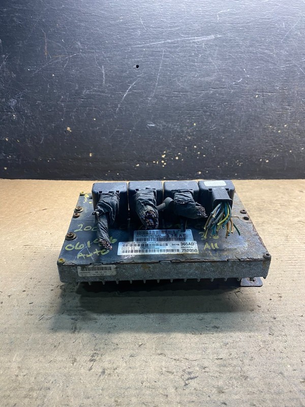 2004 Dodge Caravan Town & Country 3.8L Engine Computer ECU OEM aa2833 DG