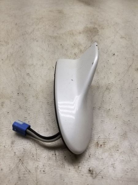 2010 LEXUS ES350 ROOF MOUNTED FIN ANTENNA