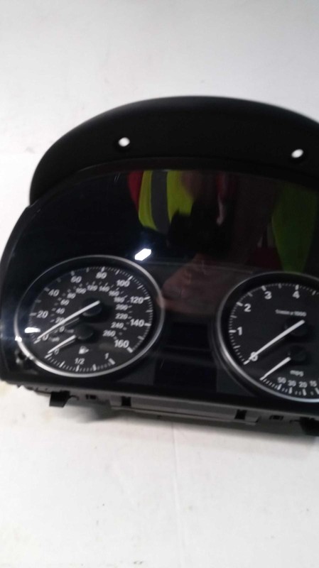 2015 BMW X1 Speedometer Gauge OEM White 107k Miles NJ25-20983-510422