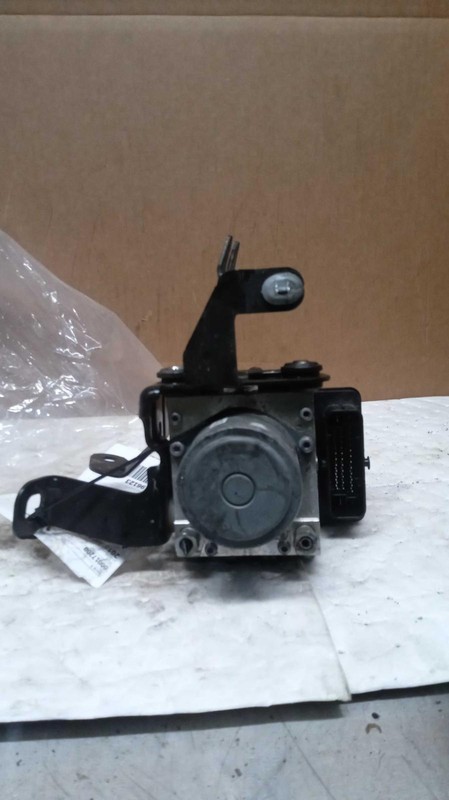 2016 Chevrolet Impala ABS Pump and Motor Assembly OEM 141K Miles NJ25-17200
