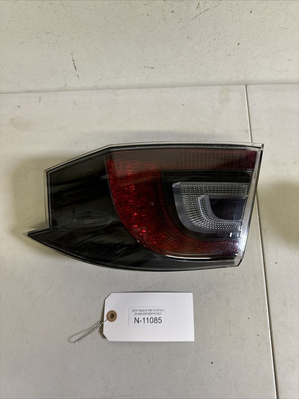 12-21 TESLA S REAR RIGHT PASS SIDE TAILLIGHT OUTER TAIL LIGHT OEM 11085 B152