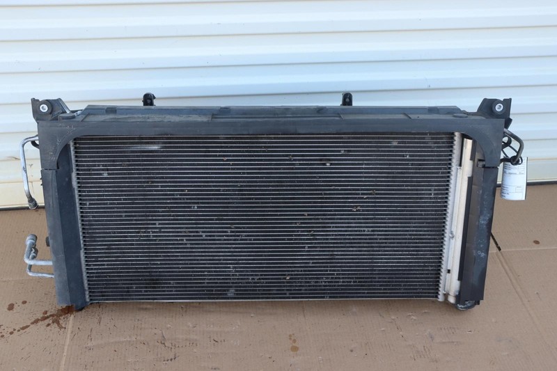 2015-2016 CADILLAC ESCALADE COOLING RADIATOR FAN MOTOR SHROUD ASSEMBLY OEM