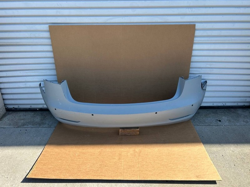 ✅2017-2023 Tesla Model 3 Rear Bumper Cover Primer OEM (broken)