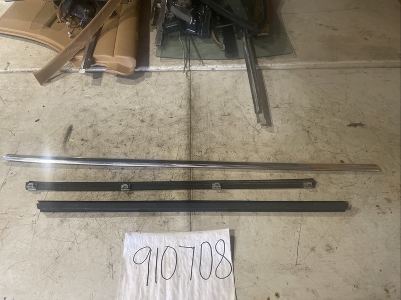 1986- 1991 Mercedes W126 420SELtrim, door moulding, chrome, Left front upper