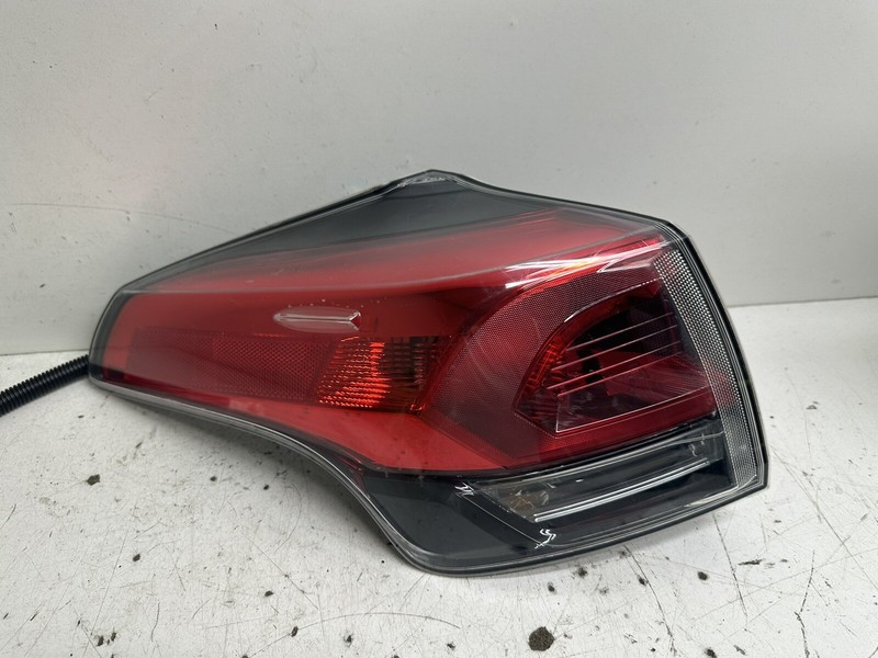 2016-2018 Toyota Rav4 left driver QRT MTD taillight taillamp tail light lamp oem
