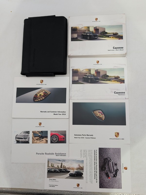 2018 PORSCHE CAYENNE OWNERS MANUAL WITH WARRANTY & LEATHER CASE