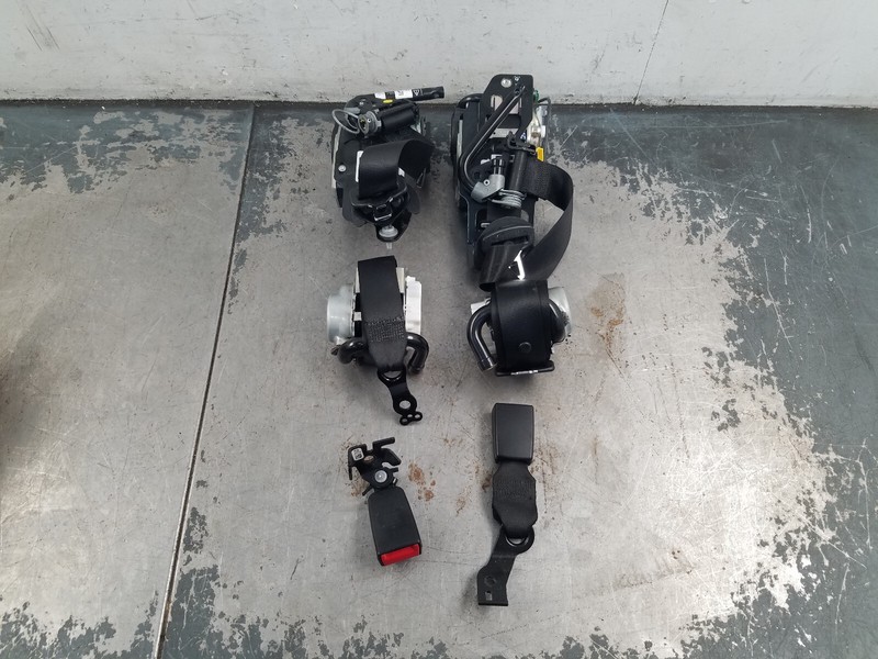 2016 Mercedes AMG C 63 S Seat Belt Set - Locked #4566 Y4