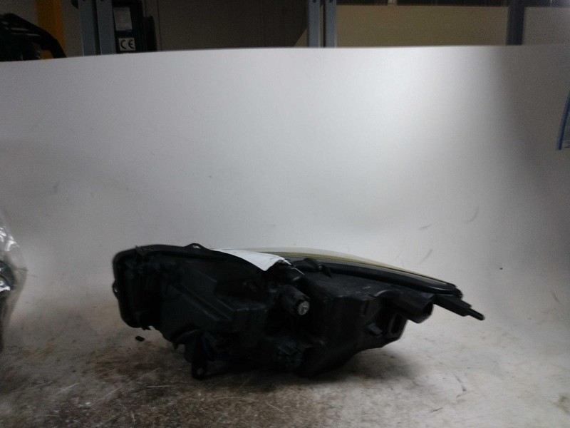 2016 INFINITI Q50 Right Headlight Assembly Black OEM Used - Small Crack