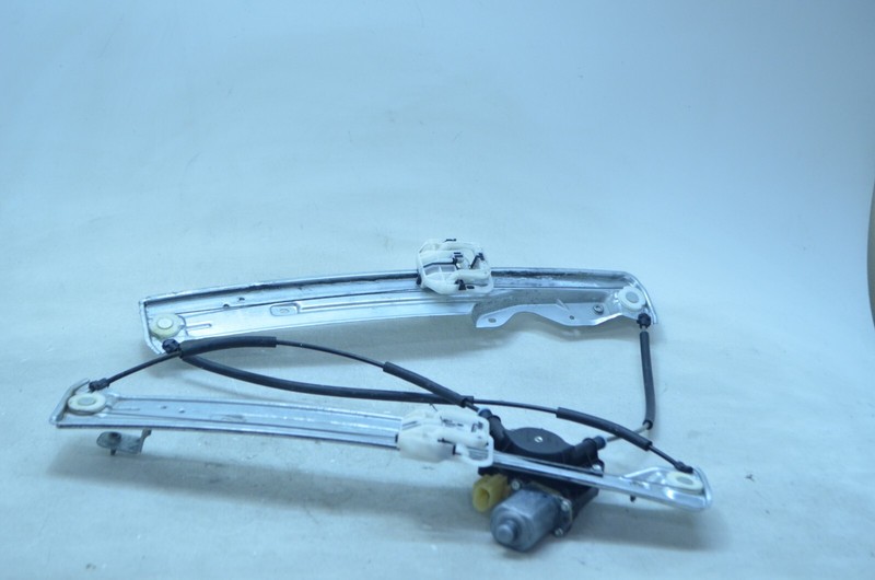 13-19 FORD ESCAPE FRONT RIGHT PASSENGER SIDE WINDOW REGULATOR W MOTOR OEM