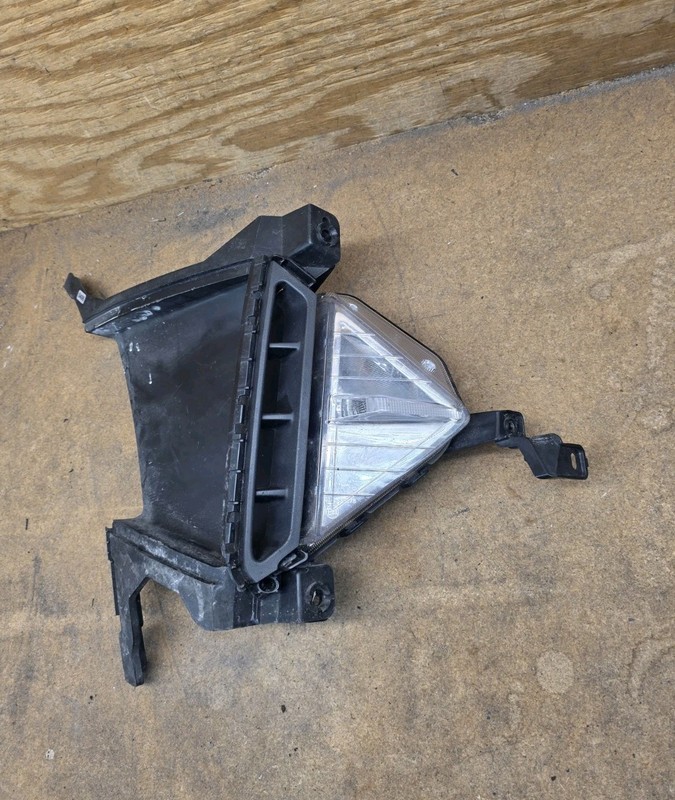 2019 2020 Hyundai Elantra Front RH Bumper Fog Light Signal Lamp 92301-F2510 OEM
