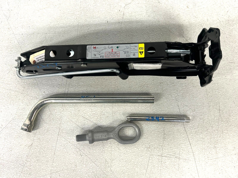 ⭐2011-2018 PORSCHE CAYENNE EMERGENCY SPARE TIRE JACK LIFT TOOL KIT OEM LOT2542