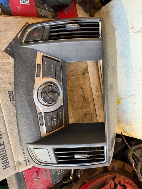 09-14 Nissan Maxima OEM INFORMATION INFO DISPLAY SCREEN W/ VENTS & BEZEL TRIM