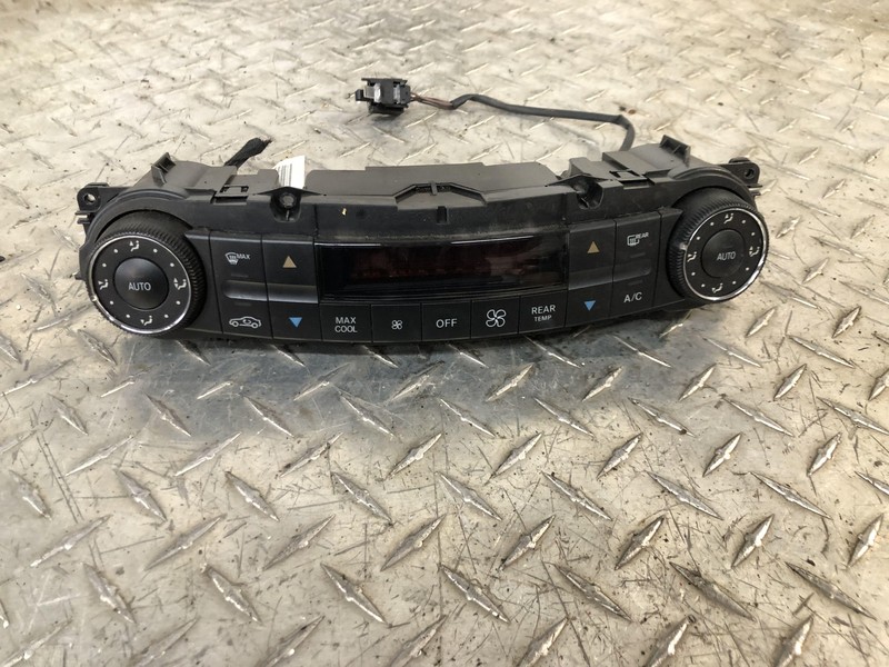 06-11 Mercedes W219 CLS550 CLS55 AMG A/C AC Heater Climate Control Unit OEM