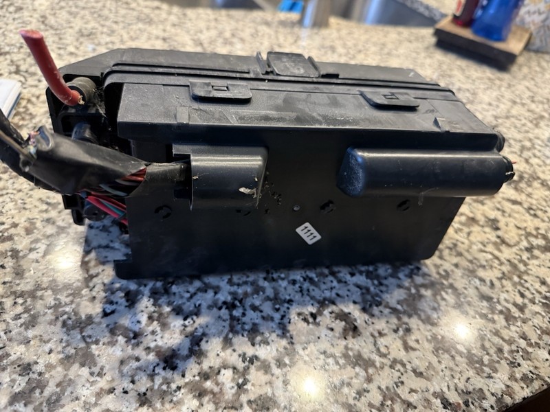 06 07 08 09 Pontiac G6 Engine Fuse Box Relay Junction Block Panel 3.5L