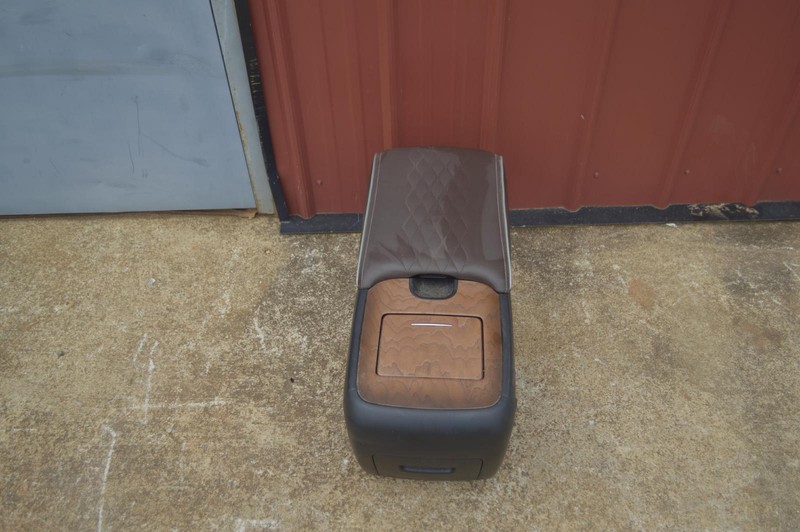 2015-2017 INFINITI QX80 MIDDLE CENTER CONSOLE STORAGE COMPARTMENT ARMREST OEM