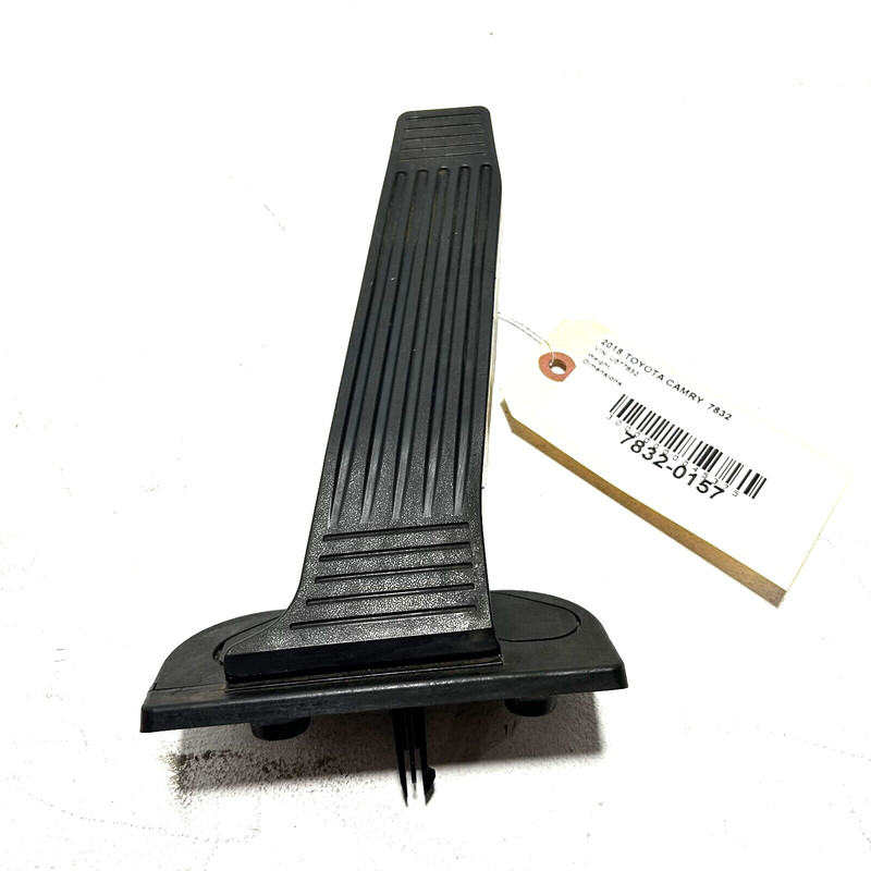 2018 - 2024 TOYOTA CAMRY GAS PEDAL ACCELERATOR THROTTLE SENSOR PAD OEM
