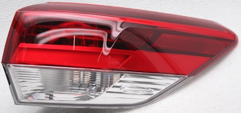 OEM Toyota Highlander Right Passenger Side LED Tail Lamp Lens Chip