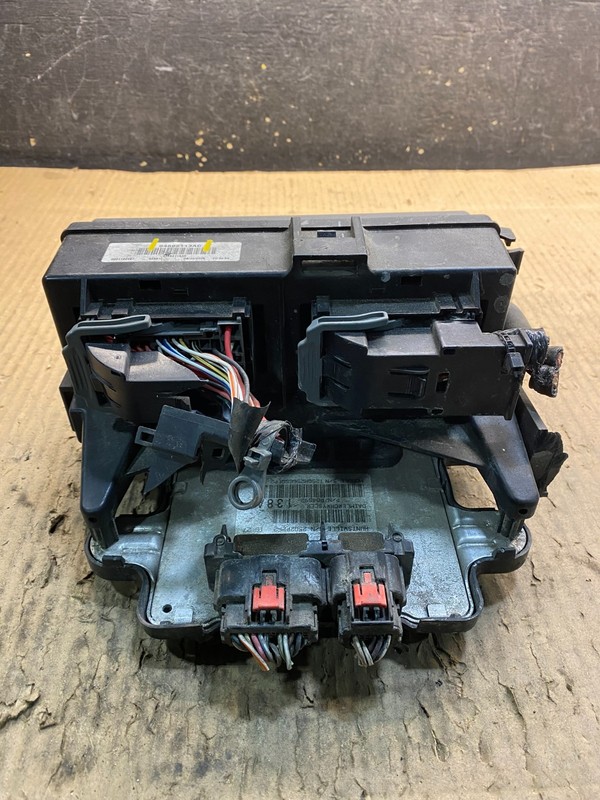 2007 Jeep Commander Fuse Box Relay BCM Body Control Module OEM Y1545 DG