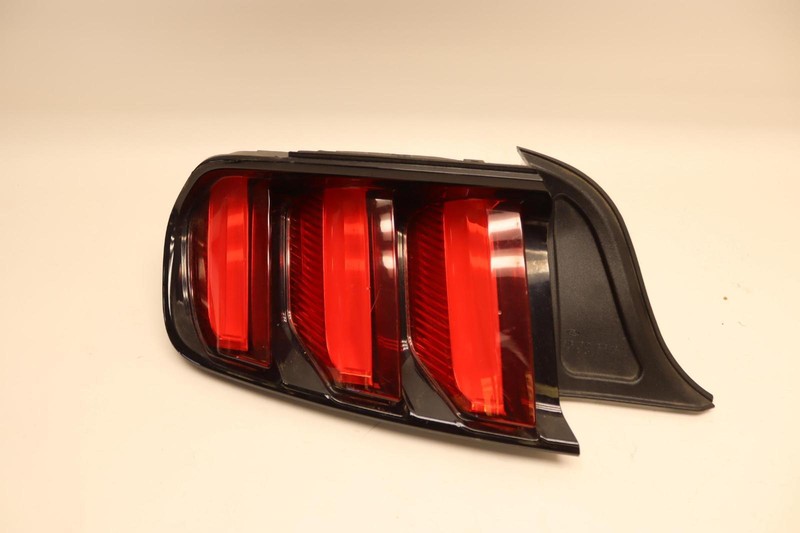 2015-2018 FORD MUSTANG REAR LEFT DRIVER SIDE TAIL LIGHT LAMP OEM