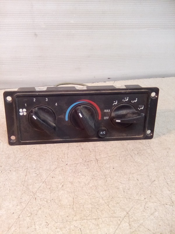 International/ Bergstrom OEM 3518702C93 Climate Control