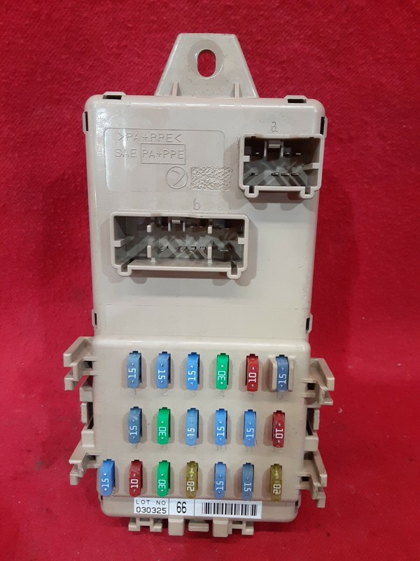 2000 - 2004 Subaru Legacy 2.5L Interior Junction Fuse Box JB200400