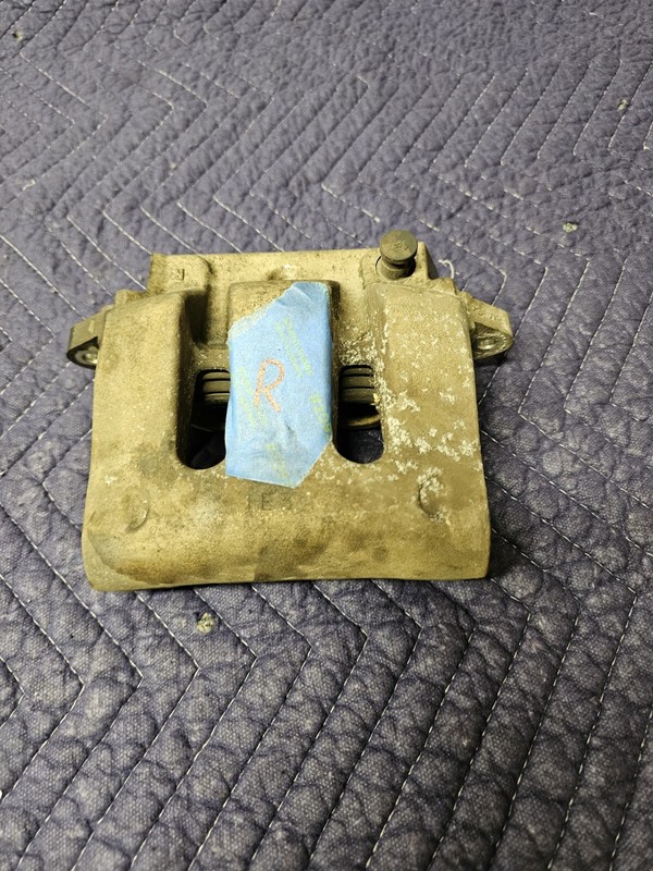 2011-2014 FORD MUSTANG RIGHT PASSENGER FRONT BRAKE CALIPER 3.7