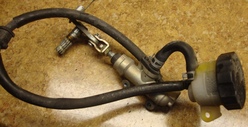 2006 Suzuki GSX600F GSX600 GSX 600 F Katana Rear Brake Pedal Reservoir Master 06