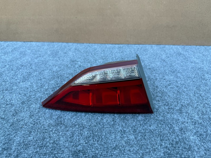 HYUNDAI GENESIS SEDAN & G80 15-20 OEM LEFT DRIVER LED TRUNK INNER LIGHT ASSEMBLY