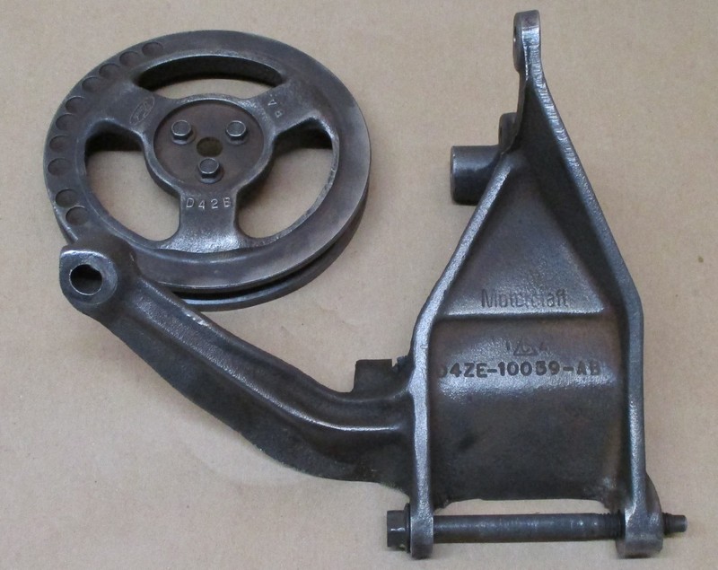 1974 MUSTANG CAST IRON SMOG AIR PUMP MOUNTING BRACKET & PULLEY SET D4ZE-10039-AB