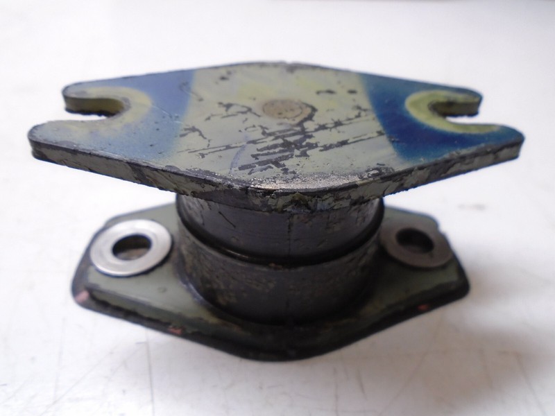 CF2a Evinrude Johnson OMC 303881 0303881 Lower Mount 18 20 25