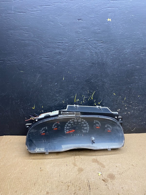 2001 - 2002 Ford Econoline E250 E350 Van Speedometer Instrument Cluster z4635 DG