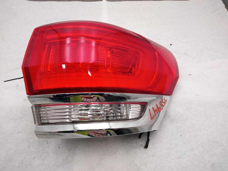 Used Right Tail Light Assembly fits: 2014 Jeep Grand cherokee quarter panel moun