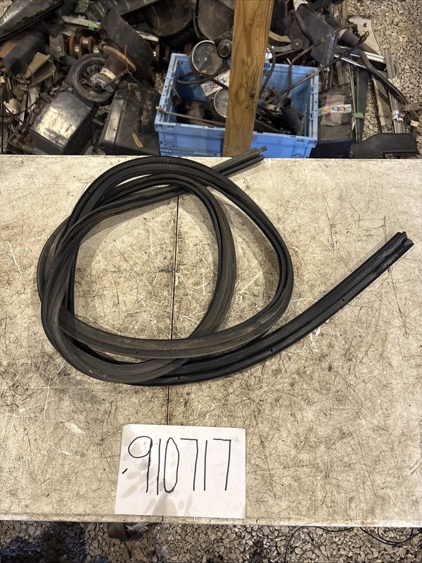 2001 - 2003Dodge Durango Liftgate Rear Hatch Opening Weatherstrip Seal OEM