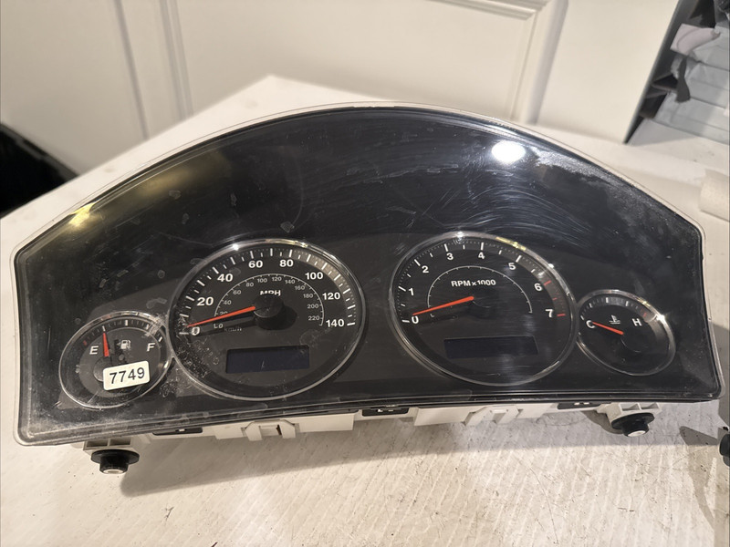 Speedometer Cluster Laredo MPH Fits 06 GRAND CHEROKEE 1429176 MILES 224,302