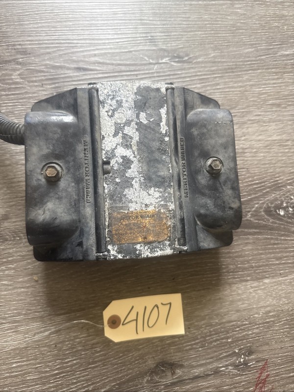 MERITOR WABCO ABS BRAKE MODULE 4008500710 W/ SOLENOID MOUNT BASE 4729981012