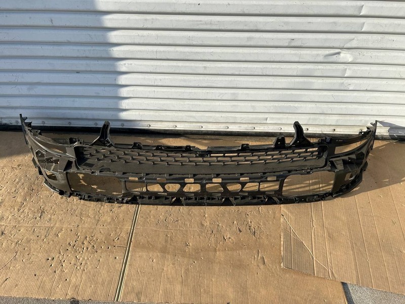 ✅ 25+ Rivian R1T/R1S Upper Front Fascia Grill PT00602701-C /cracked