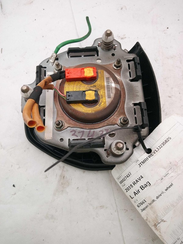 2018 Toyota RAV4 Steering Wheel Air Bag Silver 63265 - 82K Miles Used