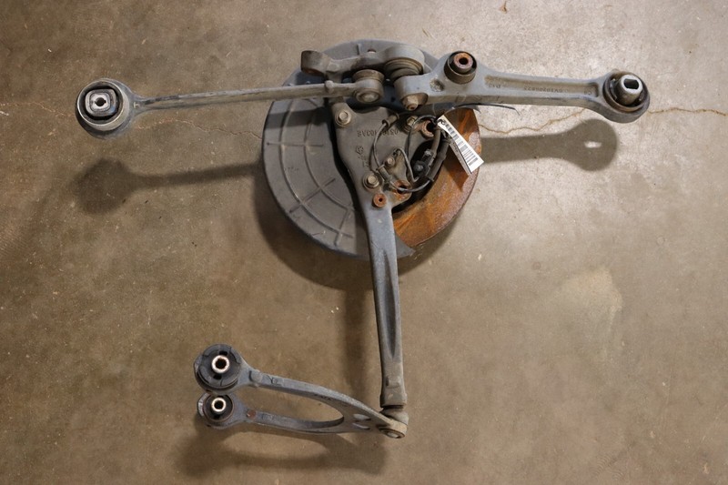 2015-2023 DODGE CHALLENGER RWD FRONT LEFT SPINDLE KNUCKLE WHEEL HUB W/ ARMS OEM