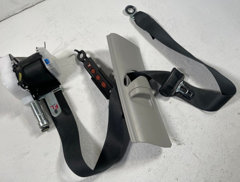 2022 - 2025 TOYOTA TUNDRA FRONT LEFT DRIVER SIDE SEAT BELT RETRACTOR # 108349