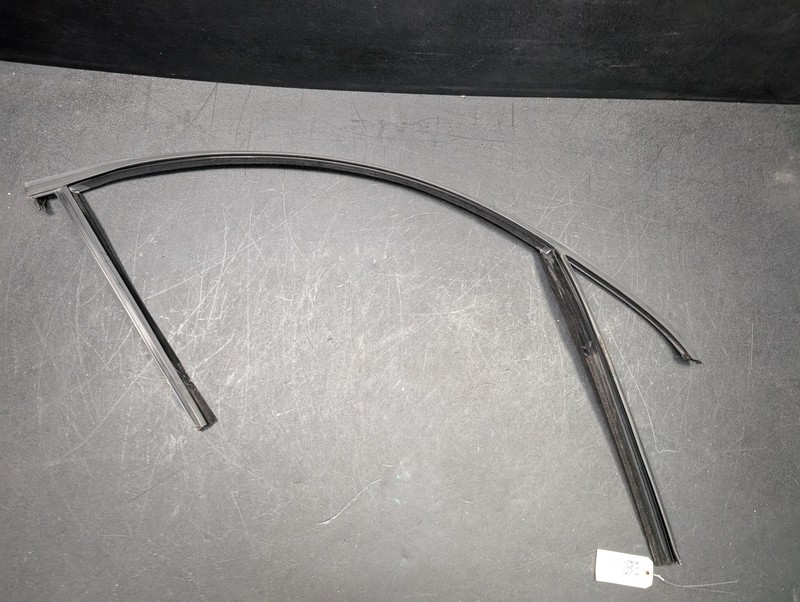 Front Right Door Window Glass Run Channel 2017 Volvo S60 2014 2015 2016 2018