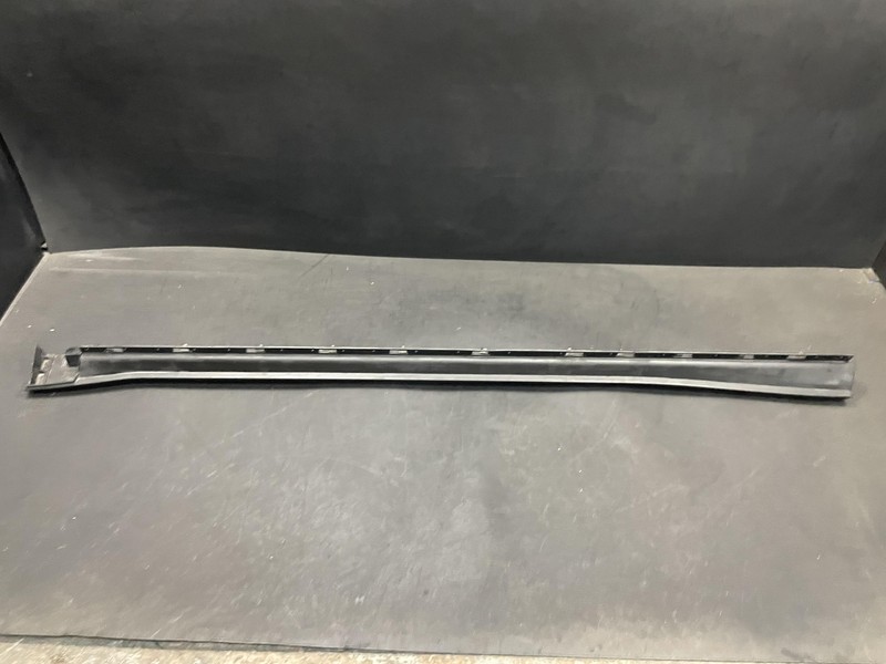 Left Rocker Panel Molding 2020 GMC Acadia 84453929 2017 2018 2019 2021 2022 2023