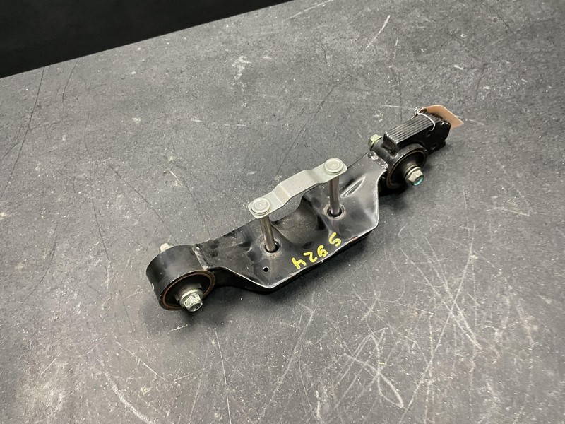 Rear Differential Mount Bracket 2022 Subaru Forester 41310-FL010 2019 2020 -2023