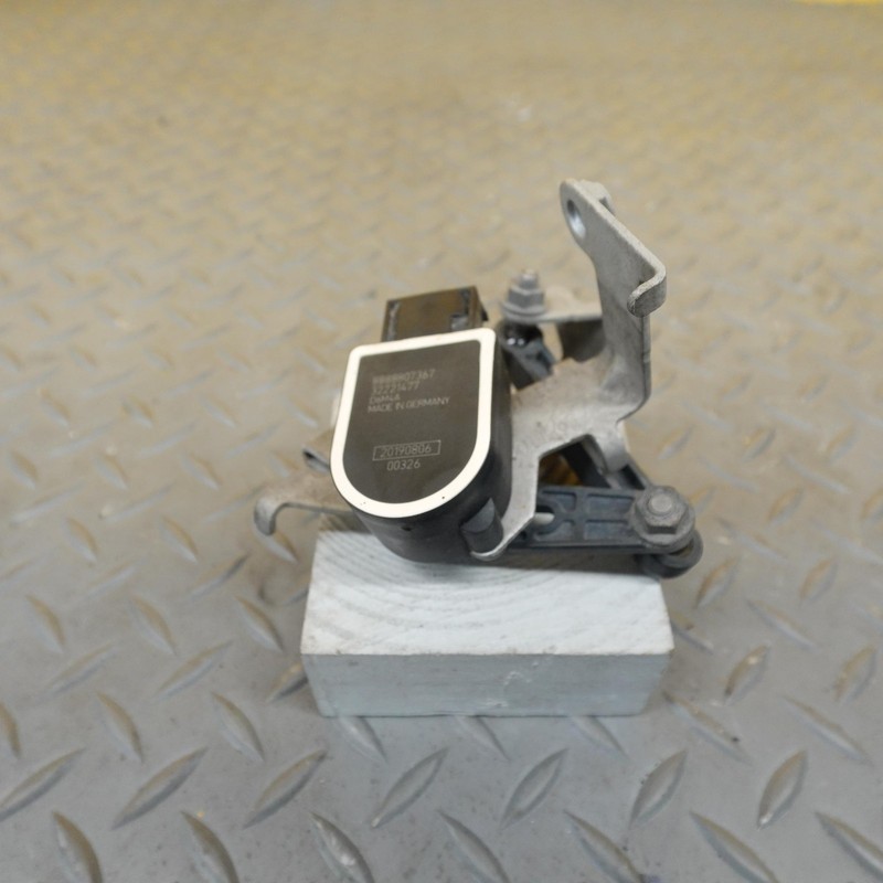2019-2020 VOLVO XC40 REAR LEFT SIDE HEADLIGHT HEIGHT LEVEL SENSOR OEM 32221958