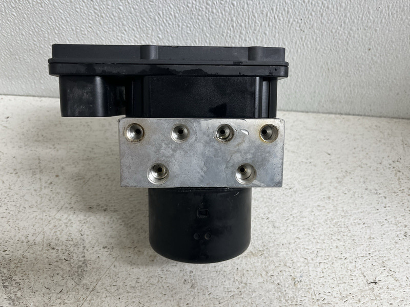 2006 Nissan Titan LE 5.6 4x4 Flex Fuel Crew Cab Short Bed ABS Brake Pump Module