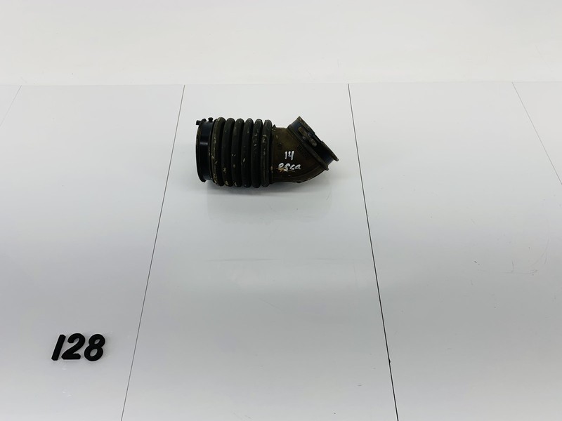 14-16 FORD ESCAPE 2.0L GAS ENGINE MOTOR AIR INTAKE INLET RUBBER HOSE DUCT OEM